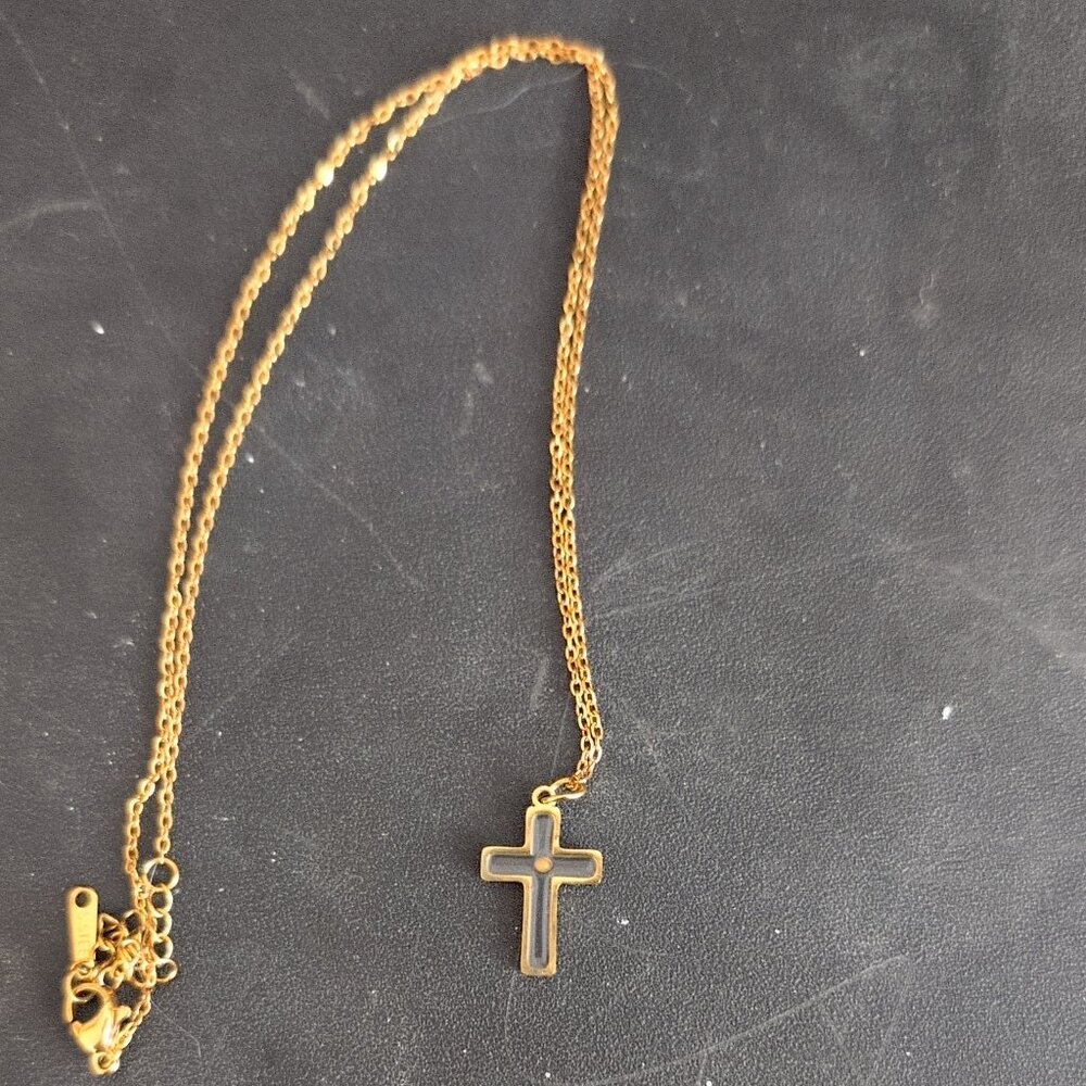 Cross necklace with mustard seed